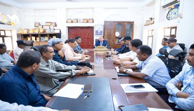 Governor of Socotra Archipelago Chairs Executive Office Meeting